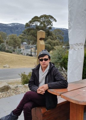 Esmat , 43, Australia, Canberra
