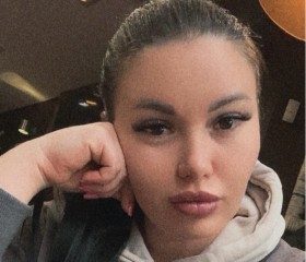 Elena, 31, London