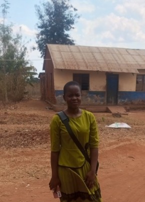 Emma, 18, Tanzania, Dar es Salaam