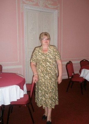 Елена, 65, Россия, Коммунар