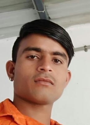 Dinesh , 26, India, Balrāmpur