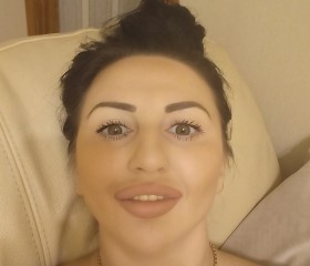 Elena, 23, Vienna