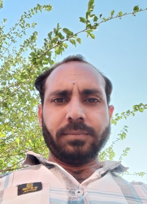 Gurmeet Singh, 32, India, Budhlāda