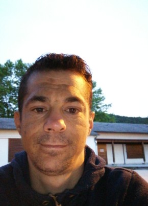 Sébastien, 42, République Française, Pau