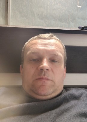 Максим из Климовска 49 лет