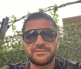 Leo, 20, Tirana