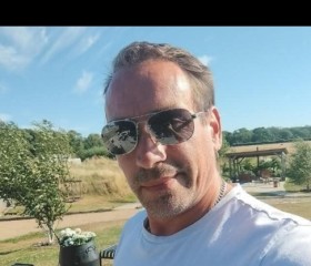 Anthony, 43, London
