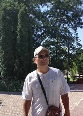 Андрей из Chişinău 47 лет