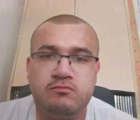 Akoscseh, 25, Pecs