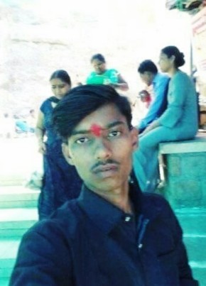 Pradeep Vishwaka, 40, India, Samthar