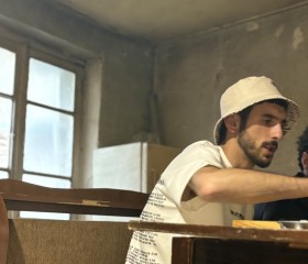 Menua, 24, Vanadzor