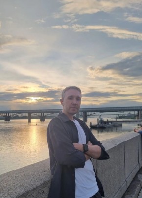 Кирилл из Новосибирска 36 лет