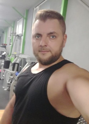 Claudiu, 39, Romania, București