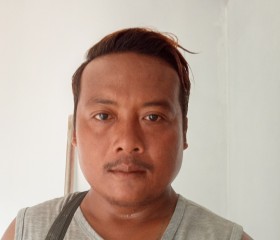 Moe, 36, Si Racha