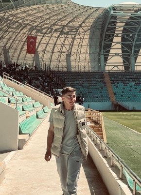 Kaan из Akhisar 19 лет