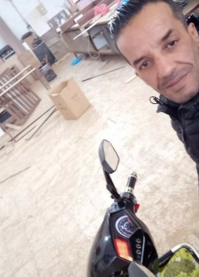 Zaki, 38, People’s Democratic Republic of Algeria, Oran