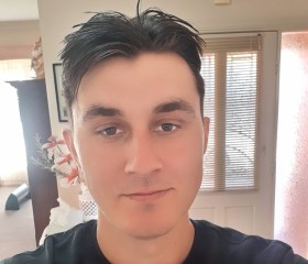 Zach, 36, Burnie