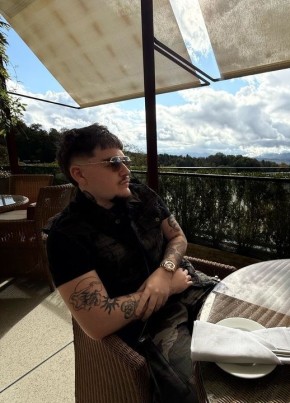женя из Астрахани 23 года