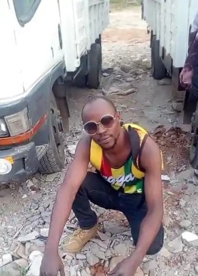 Brian из Mombasa 32 года
