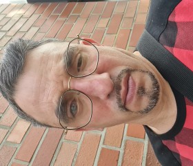 Ozan, 50, Essen (North Rhine-Westphalia)