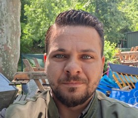 Omer, 30, Istanbul