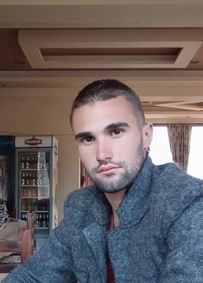 Dhimo, 22, Albania, Tepelenë