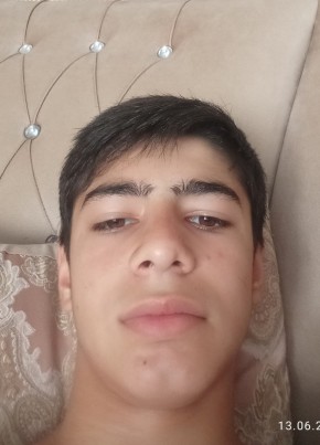 Влад из Каспийска 19 лет