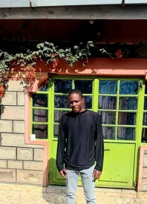 John из Nairobi 23 года