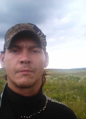 Олег, 38, Россия, Барда