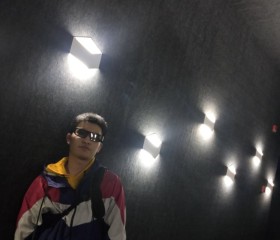 Pluto, 23, Hebi