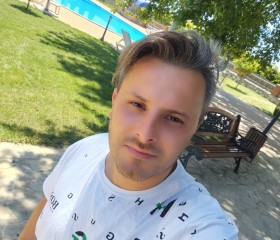 Alex Crow, 30, Tbilisi