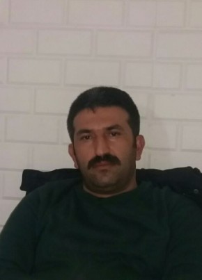 Özcan, 41, Türkiye Cumhuriyeti, İstanbul