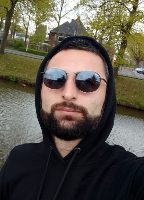 Вахо из Düsseldorf 26 лет
