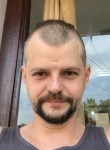 Yurich, 44, Lobnya