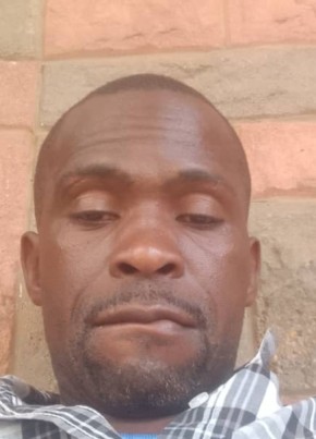Mukisa из Kampala 34 года