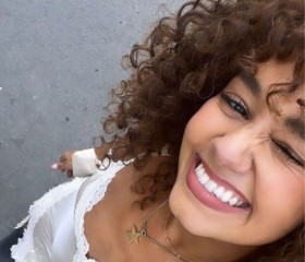 Leina, 21, Brussels