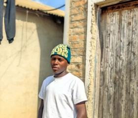 Paxboy, 19, Iringa
