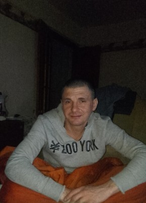 Павел из Нариманова 42 года