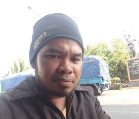 Raden Bagus, 36, Bandung