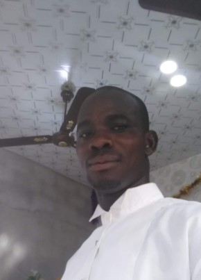 Isaac A Titilayo из Lagos 47 лет