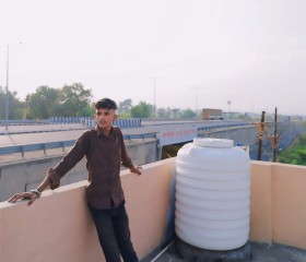 Chourey, 19, Hoshangabad