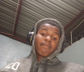 Kent, 19, Lusaka