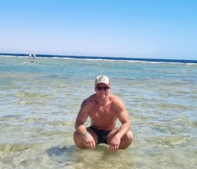 Aleksandr Lev, 40, Bur Safajah