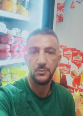 Fuoade из Oran 42 года