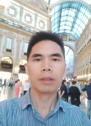 giugliano, 41, Repubblica Italiana, Milano