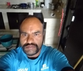 Gustavo, 43, Leon
