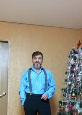 Максим из Ирбита 48 лет