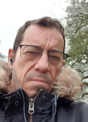 Yves, 51, République Française, Angers