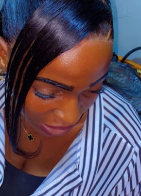 Line, 33, Cameroon, Douala