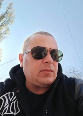 Роман из Трускавеца 42 года